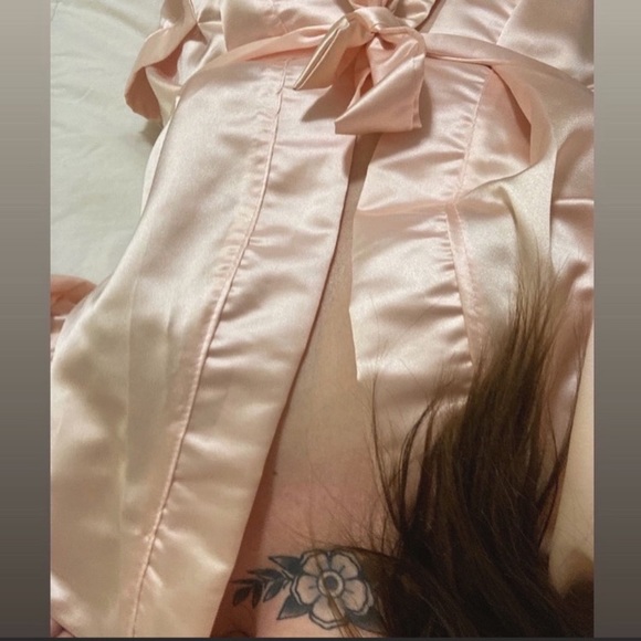 Vintage Satin Kimono - Picture 3 of 3